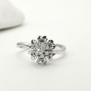 Sterling silver cz flower ring size 8 🆕